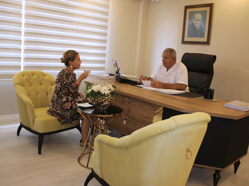 Op. Dr. Abdulaziz Akkaya ile klinikte yapılan hekim görüşmesi