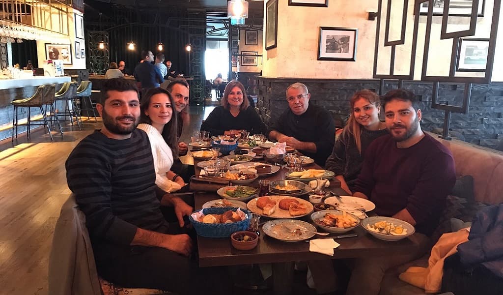 Akkaya ailesinin kahvaltı keyfi