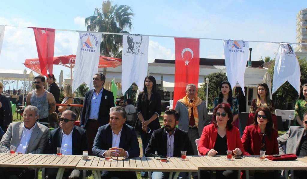 Dünya Kardeşlik Halayı